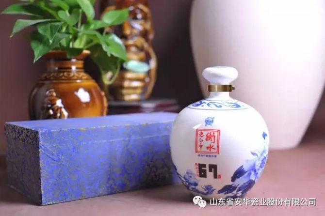 酒瓶注漿工：“漿”心獨具，“蒸”成大器